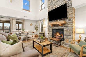 Smart TV, fireplace, books - Longbranch Lodge | Lakeside Tall Timbers Camp Home Near Pools & Lake (Hollister)