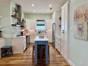 Fridge, microwave, oven, stovetop - Private Pool, Shared Pool, Boardwalk to the Beach (Port Aransas)