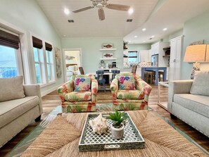 TV - Private Pool, Shared Pool, Boardwalk to the Beach (Port Aransas)