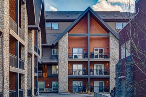 Exterior - Rockies Getaway Condo With Mountain View (Canmore)