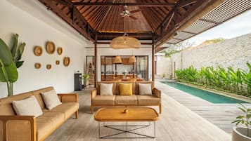 Vila Deluks, 2 kamar tidur, kamar mandi pribadi | Area keluarga | Smart TV 42-cm dengan saluran TV digital, Netflix, dan layanan streaming