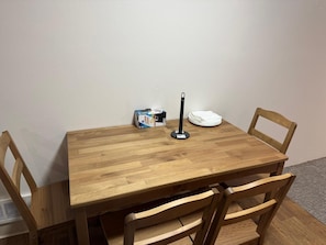 Dining - Perfect 2-bedroom house in a duplex in enchanting Woodinville for your getaway (Woodinville)