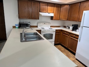 Private kitchen - Perfect 2-bedroom house in a duplex in enchanting Woodinville for your getaway (Woodinville)