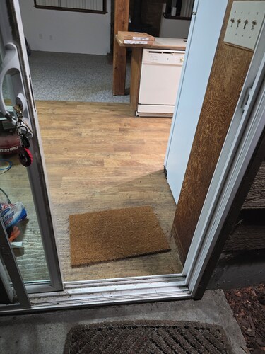 Perfect 2-bedroom house in a duplex in enchanting Woodinville for your getaway