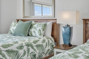 2 bedrooms, free WiFi, bed sheets - NEW Pet friendly 2/2 townhouse, Beachfront property with a seasonally heated pool (Flagler Beach)