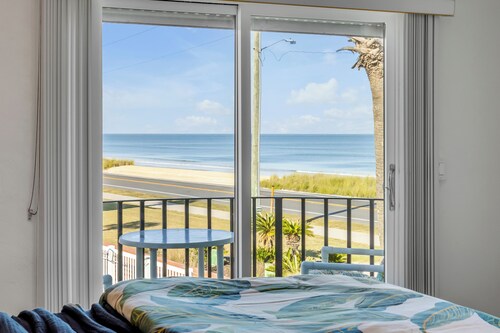 NEW Pet friendly 2/2 townhouse, Beachfront property with a seasonally heated pool