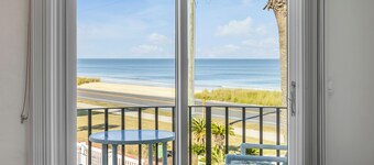 NEW Pet friendly 2/2 townhouse, Beachfront property with a seasonally heated pool