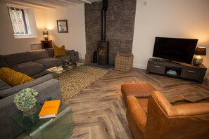 TV, fireplace - Stunning 3 Bed Converted Village Hall Near Kelso (Kelso)