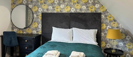 Iron/ironing board, WiFi, bed sheets