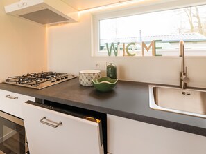 Chalet | Private kitchen - Spacious Mobile Home With Terrace in Erezee (Erezee)