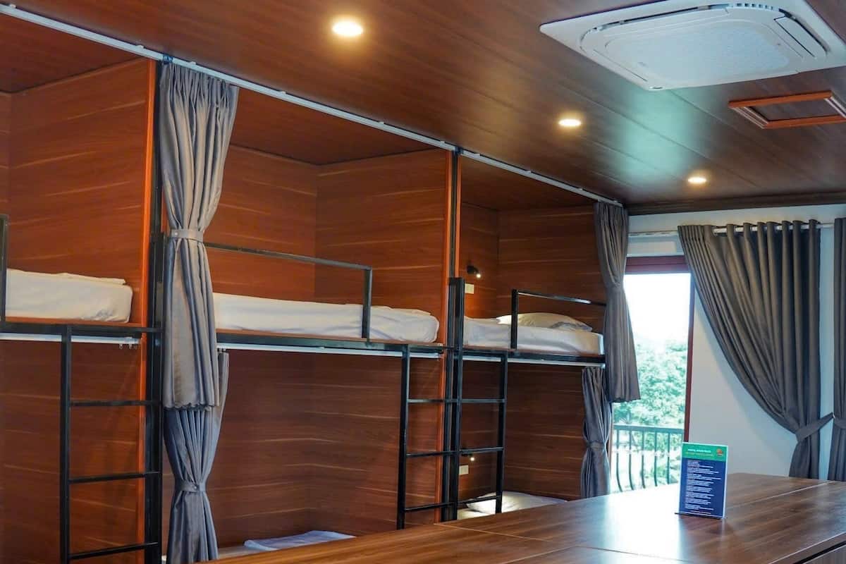 Free WiFi, bed sheets