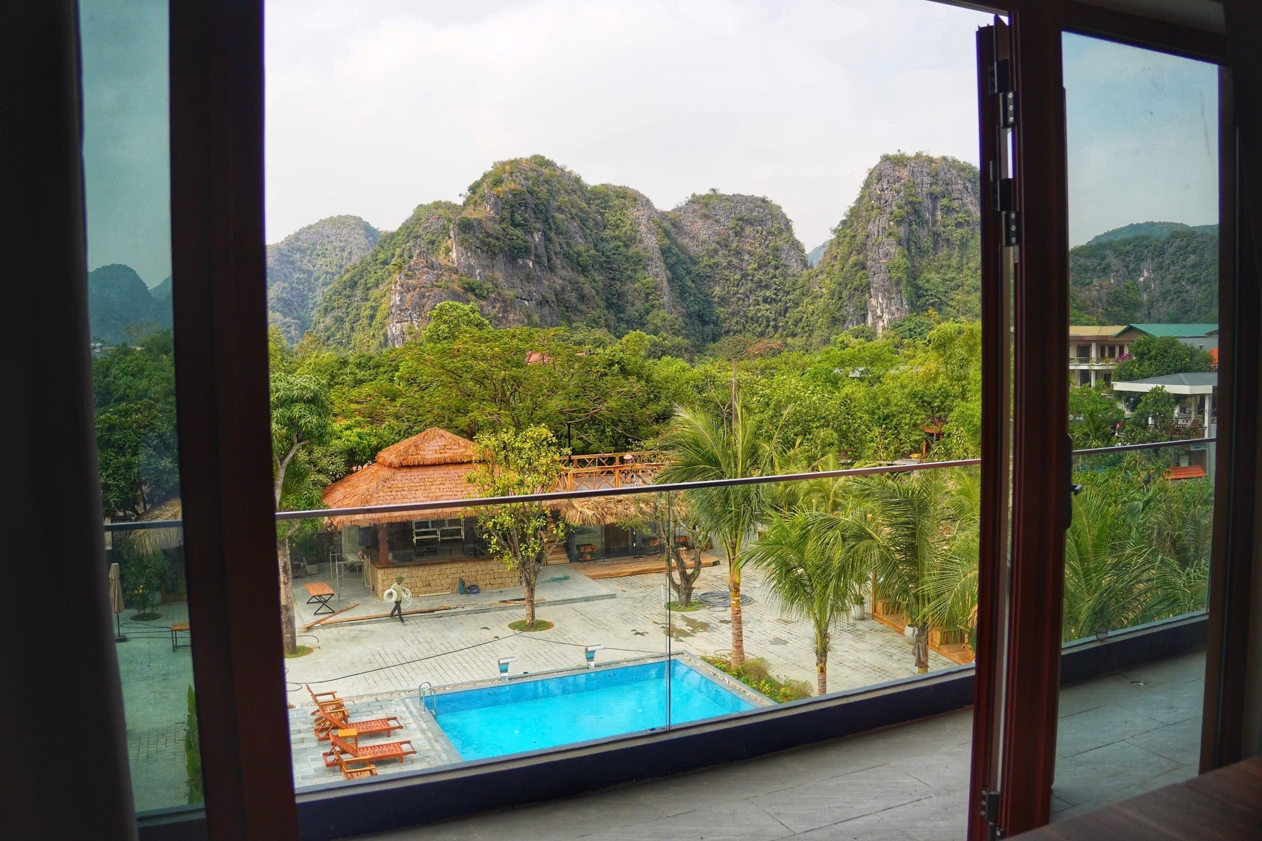 Basic Shared Dormitory, Balcony, Mountain View | Interior