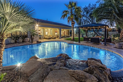 Dream Come True: Pvt Htd POOLw/Waterfall, Covered Patio, Gas Grill & Fire Pit