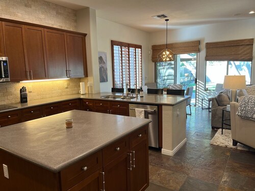 Dream Come True: Pvt Htd POOLw/Waterfall, Covered Patio, Gas Grill & Fire Pit