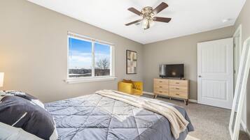 Iron/ironing board, free WiFi, bed sheets