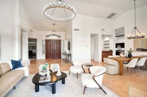 Smart TV, fireplace, offices - Princess Views-Pool & Spa-Walk to TPC Scottsdale (Scottsdale)