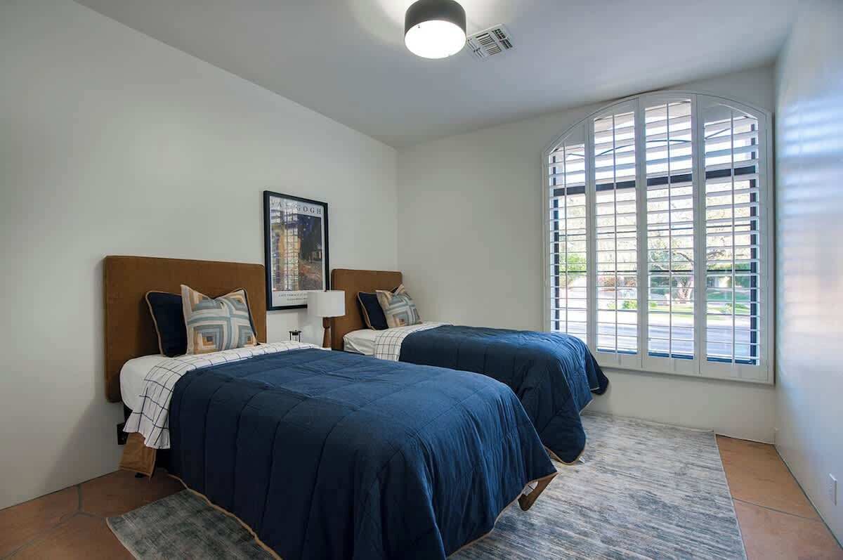 3 Schlafzimmer, Schreibtisch, Bügeleisen/Bügelbrett, Reisekinderbett
