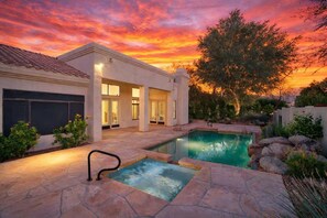 A residential property with a swimming pool, a hot tub, and a patio area. - Princess Views-Pool & Spa-Walk to TPC Scottsdale (Scottsdale)