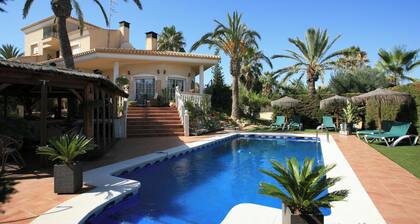 4 Bedroom Villa Sleeps 8 with Private Pool