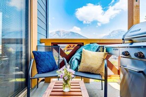 Property grounds - Renovated 3BR Condo|1200sqft | Hot Tub & MTN Views (Canmore)