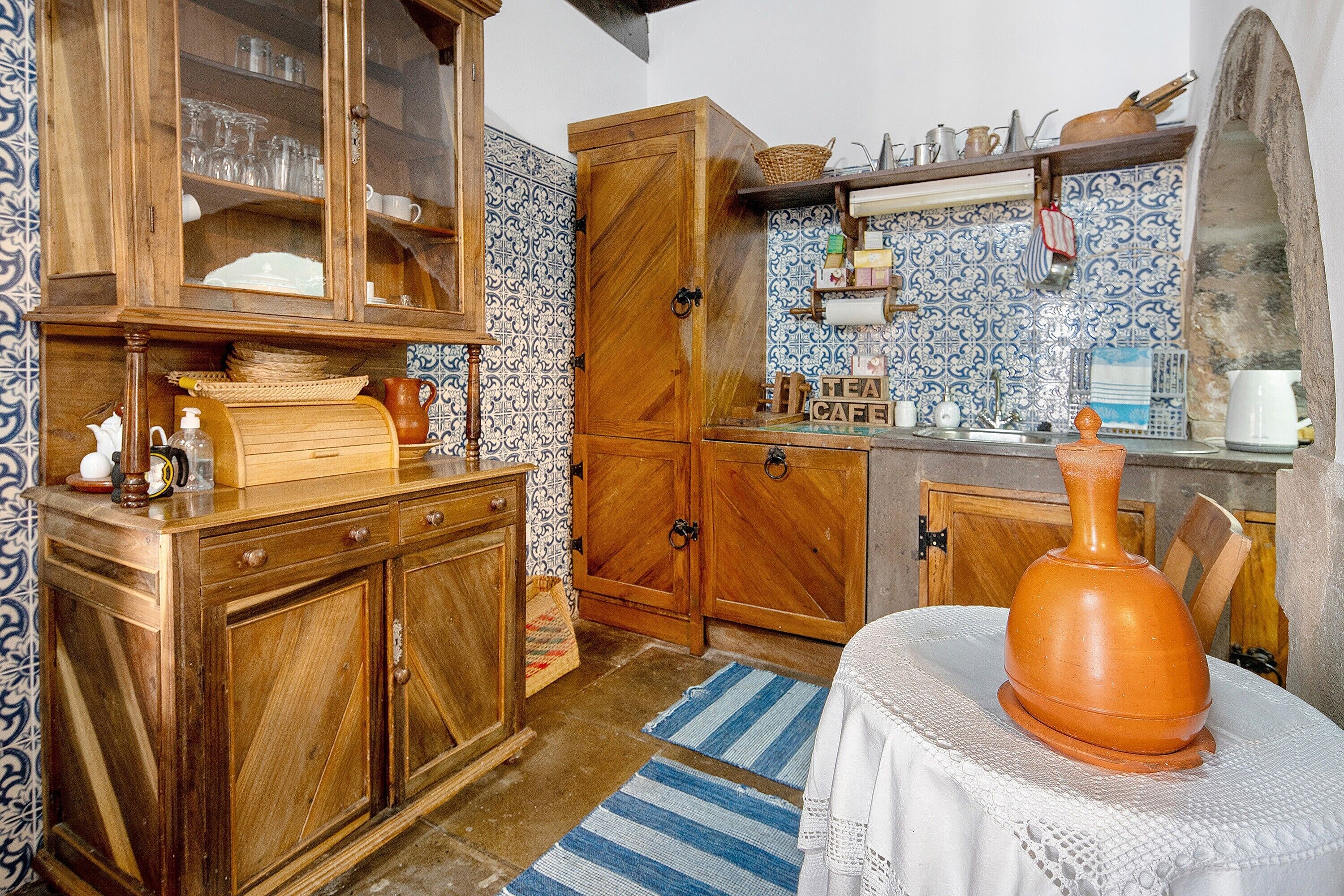 Kühlschrank, Kochgeschirr/Geschirr/Besteck