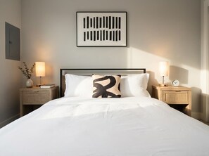 1 bedroom, desk, iron/ironing board, WiFi - Boulevard Stays Midtown 1BR Pool, Gym, Parking 02 (Nashville)