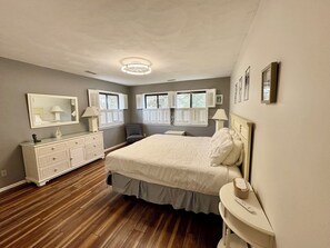 1 bedroom, iron/ironing board, WiFi, bed sheets - Private Rooftop Escape • Hot Tub & Bikes (Kill Devil Hills)