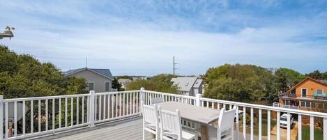 屋外ダイニングエリア