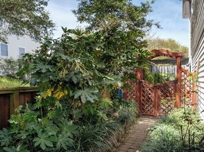 Property grounds - Private Rooftop Escape • Hot Tub & Bikes (Kill Devil Hills)