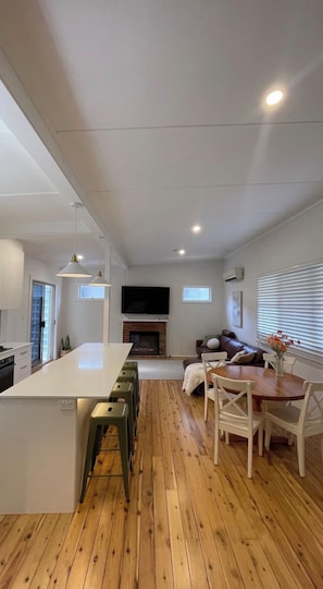 Interior - Central Stay with Spa and Nature Views.
30 mins to Hyams beach or Berry (Nowra)