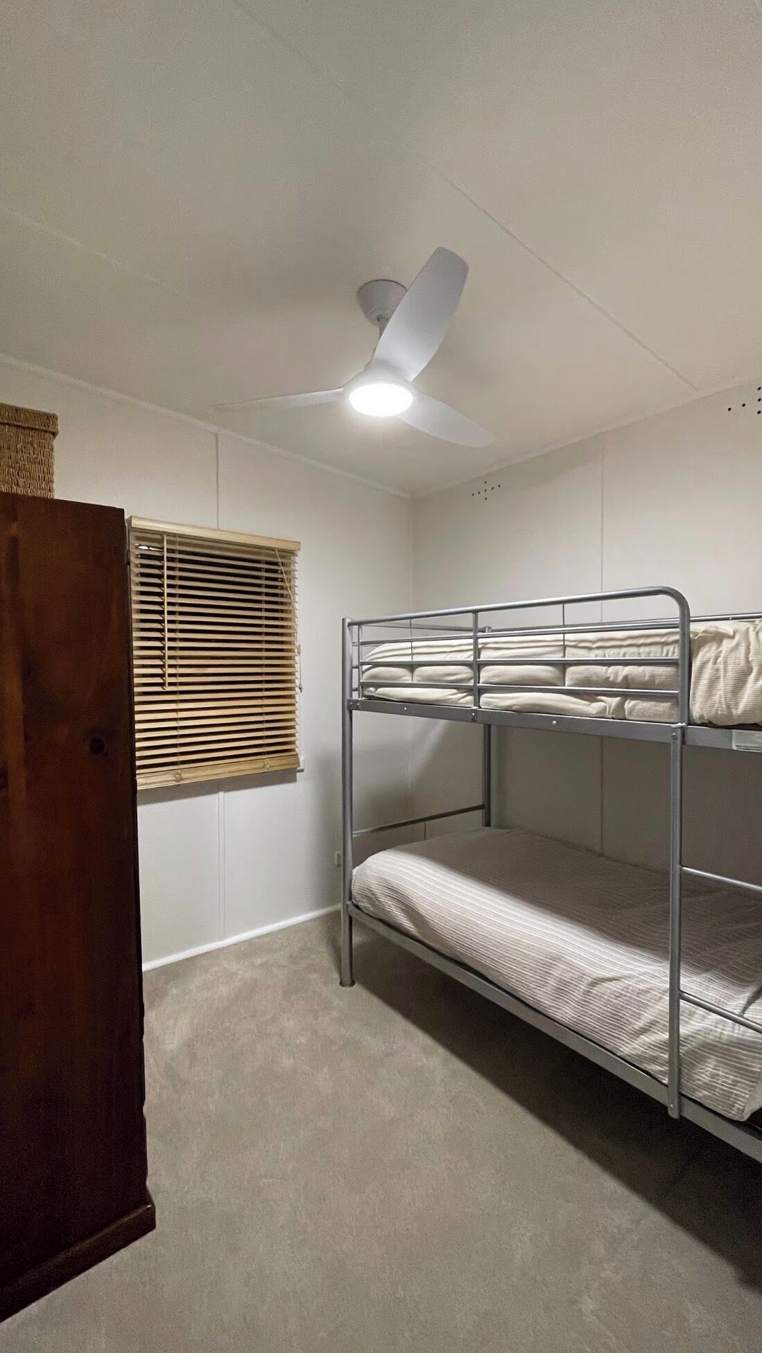 3 bedrooms, bed sheets