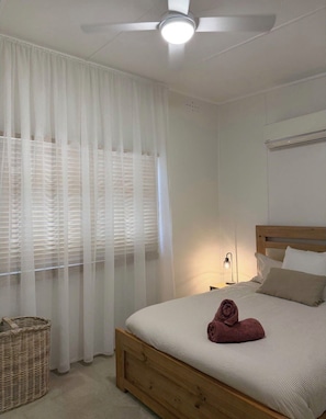 Bed sheets - Central Stay with Spa and Nature Views.
30 mins to Hyams beach or Berry (Nowra)