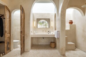 Vila Deluks, 2 kamar tidur, pemandangan kolam renang | Kamar mandi