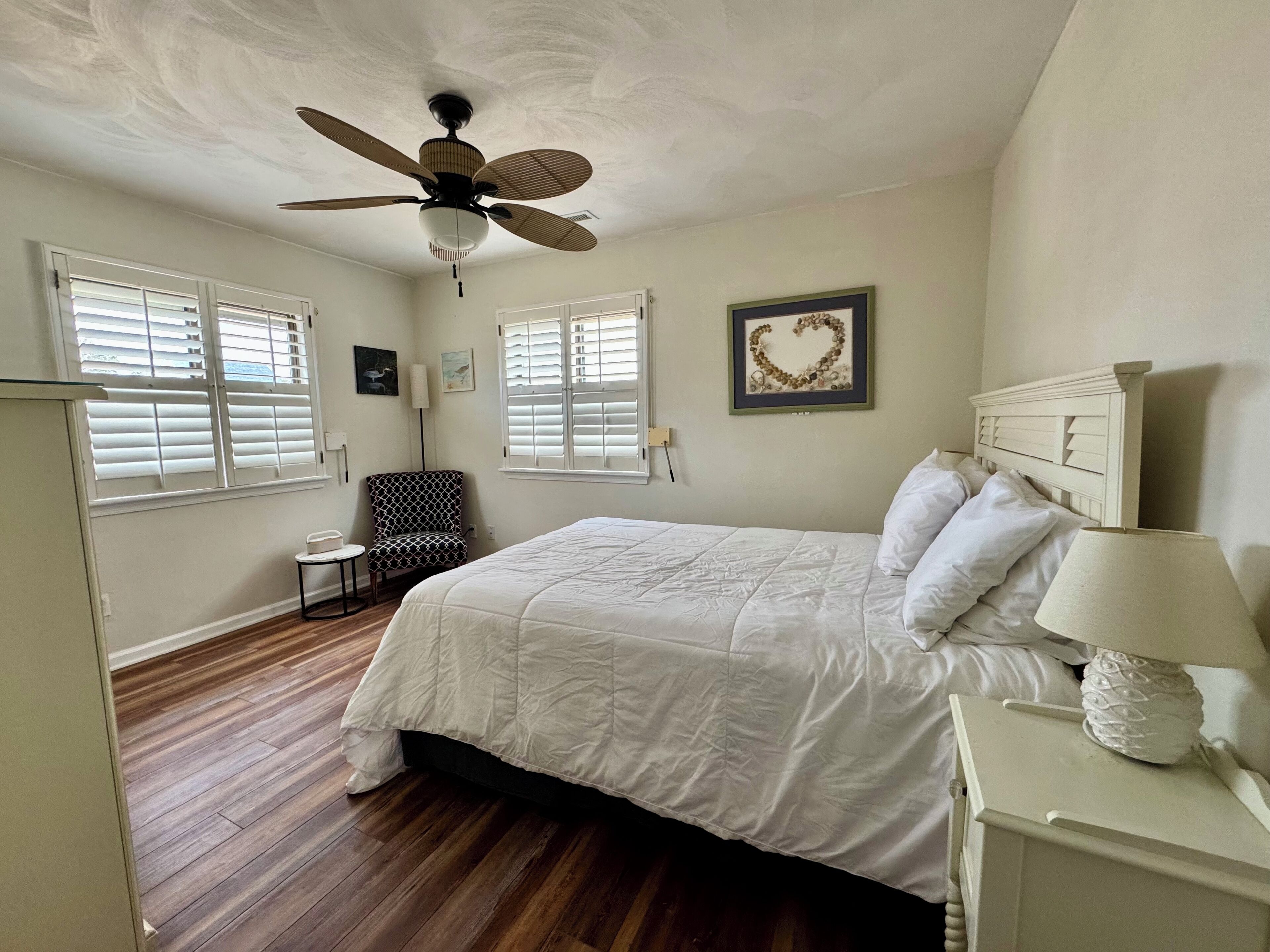 Iron/ironing board, free WiFi, bed sheets