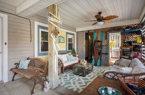 Coastal living apartment with Hottub, bikes Kill Devil Hills