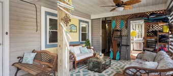 Coastal living apartment with Hottub, bikes Kill Devil Hills