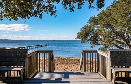 Coastal living apartment with Hottub, bikes Kill Devil Hills