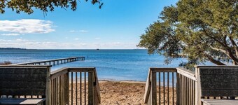 Coastal living apartment with Hottub, bikes Kill Devil Hills