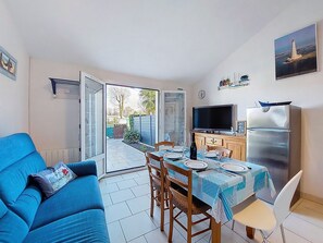 TV - Le Clos des Chênes by Interhome (Les Mathes)