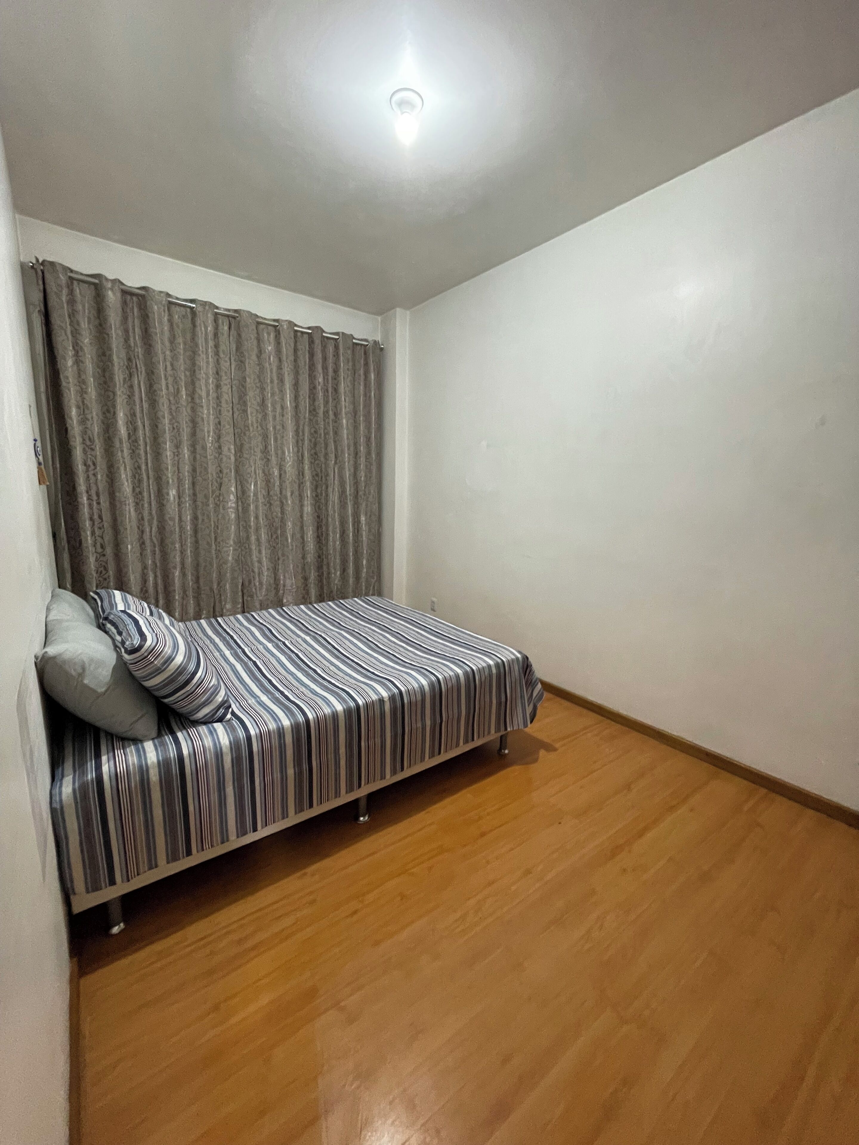 Iron/ironing board, internet, bed sheets