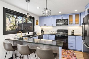 Refrigerador, microondas, parrilla de estufa y lavavajillas 