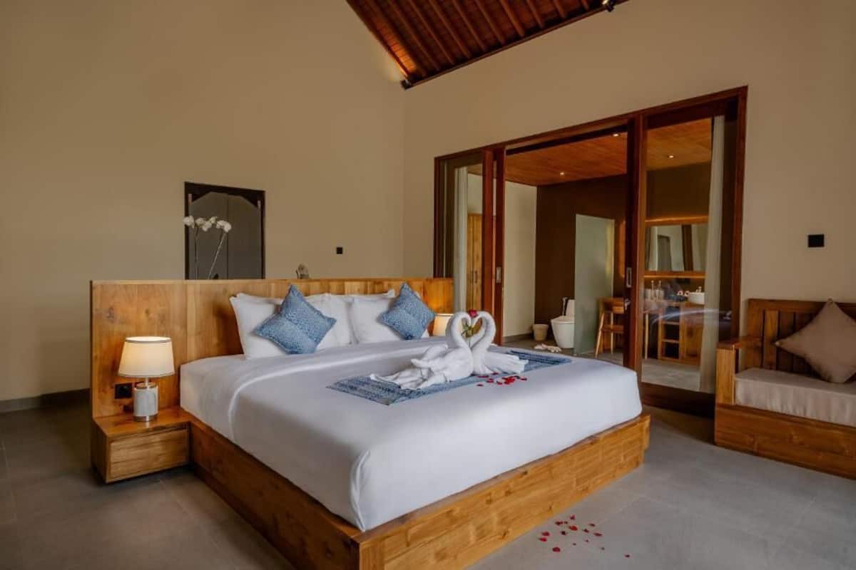 Caja de seguridad en la habitación y escritorio