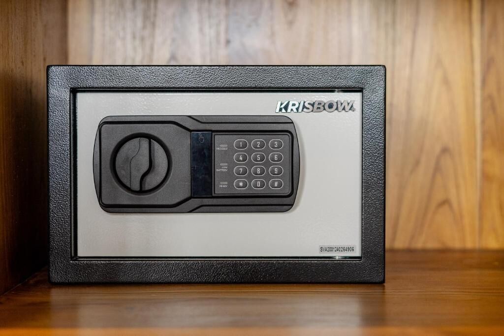 A black and silver safe with a keypad and a combination dial, labeled "KRISBOXX."