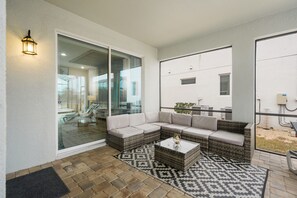 Terrace/patio - 6Bd Villa w Spa, Star Wars Cinema & GameRoom 2088 (Kissimmee)