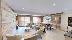 TV - 10-person flat in a new residence on the snow front (LA TOUSSUIRE)