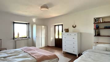 2 bedrooms, WiFi, bed sheets