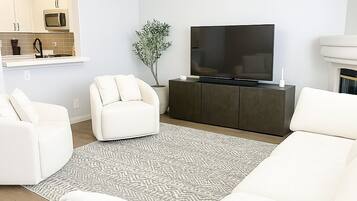 Smart TV, fireplace