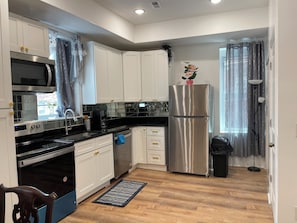 Private kitchen - S2, Queen Villege quiet 1 bedroom 1 bathroom, share kitchen (Philadelphia)