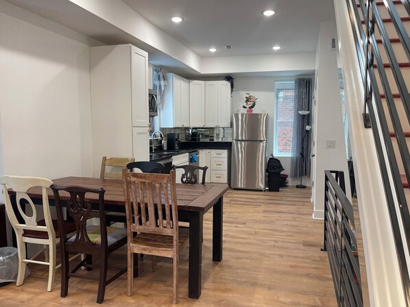 Dining - S2, Queen Villege quiet 1 bedroom 1 bathroom, share kitchen (Philadelphia)