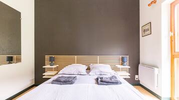 Iron/ironing board, WiFi